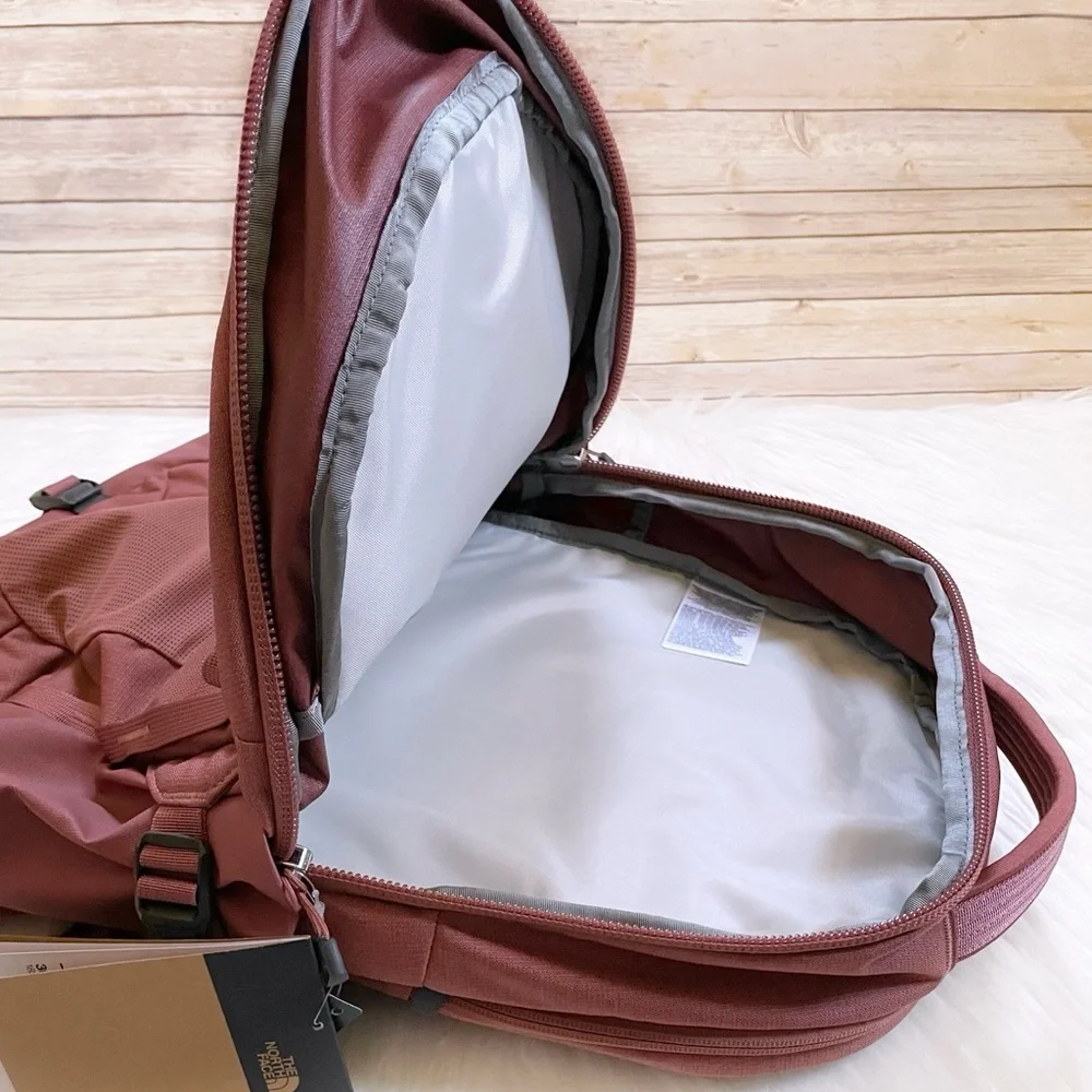The North Face Women’s Recon 30 Liter Backpack - Picture 8 of 10